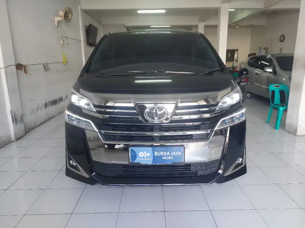 TOYOTA VELLFIRE G 2.5 A/T HITAM