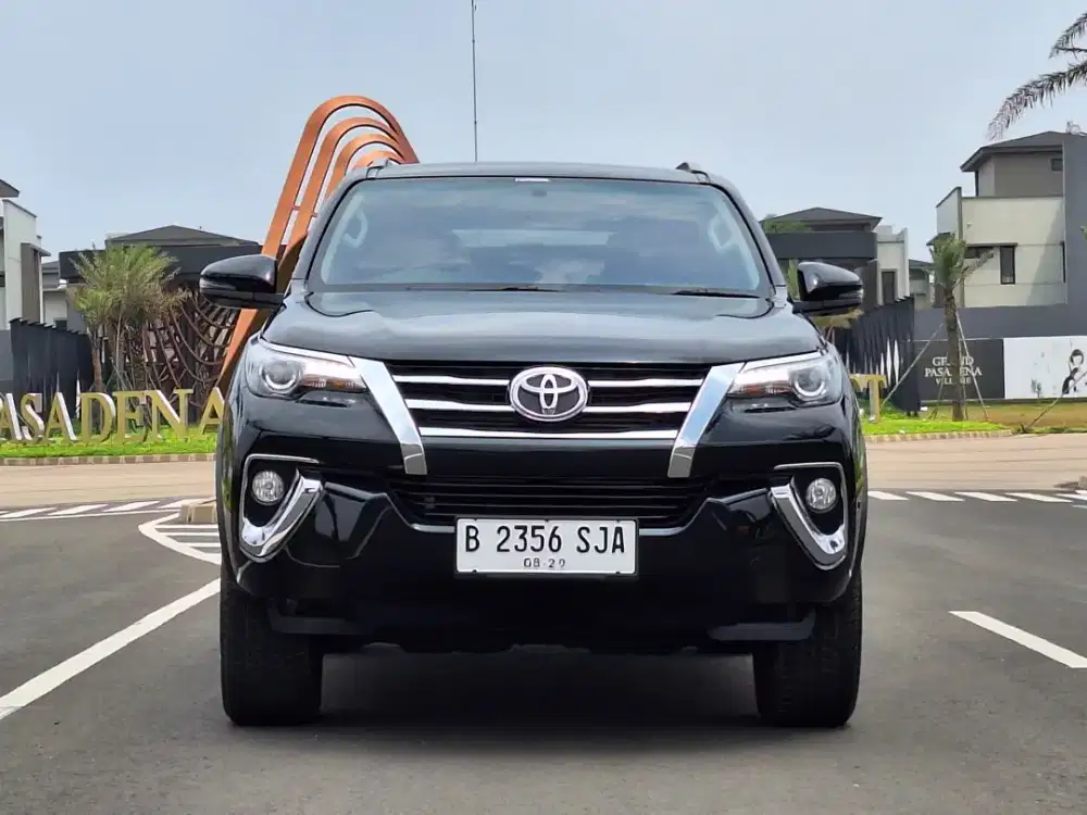 Toyota Fortuner VRZ 4x2 Automatic 2019 Hitam Diesel