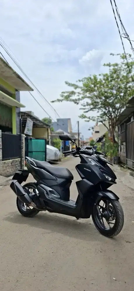Honda Vario 160cc 2023 
Warna Hitam