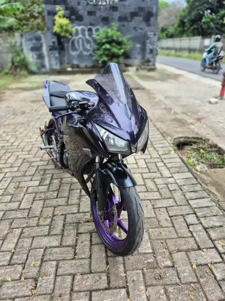 Dijual Honda CBR 150R tahun 2015 surat lengkap