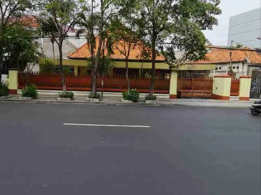 Disewakan Rumah Usaha Tengah Kota Surabaya Cocok Untuk Cafe,Restauran,Kantor Sangat Strategis Samping Grand City