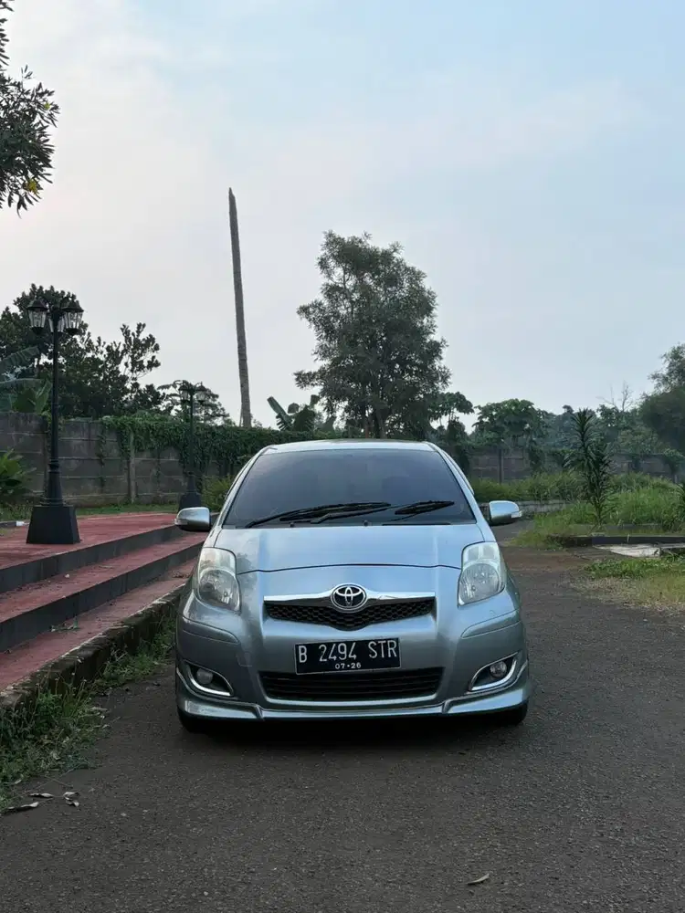 Toyota Yaris S CBU 2011 low KM termurah dan terawat BARANG LANGKA