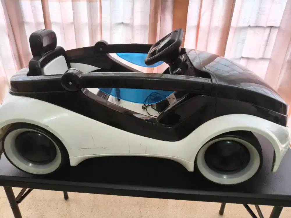 Mobil mainan anak pakai aki