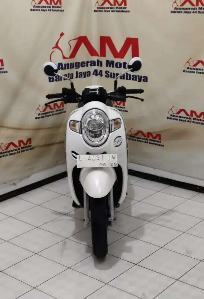 scoopy stylish Tahun 2018 warna putih