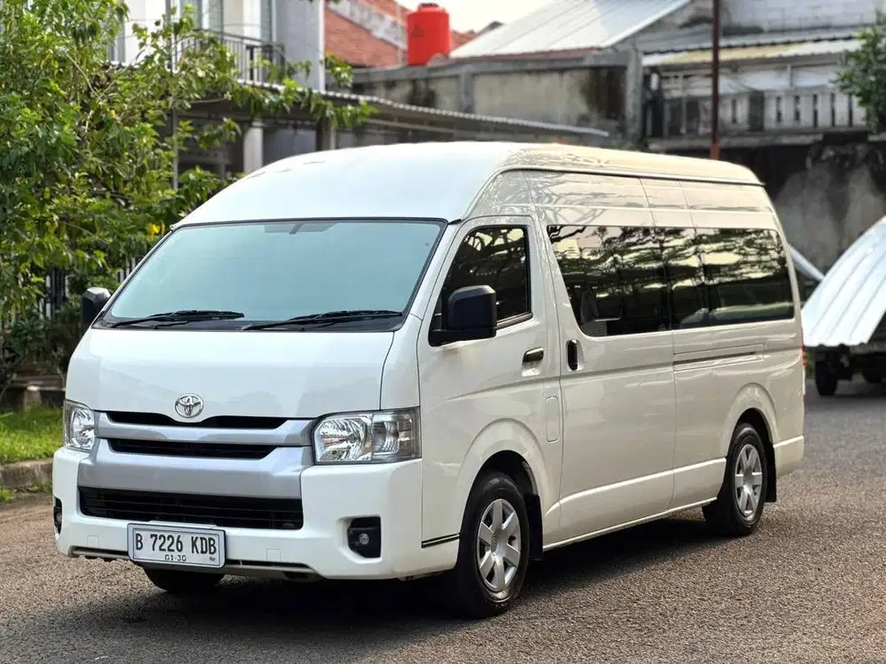 Hiace Commuter MT 2024 Putih