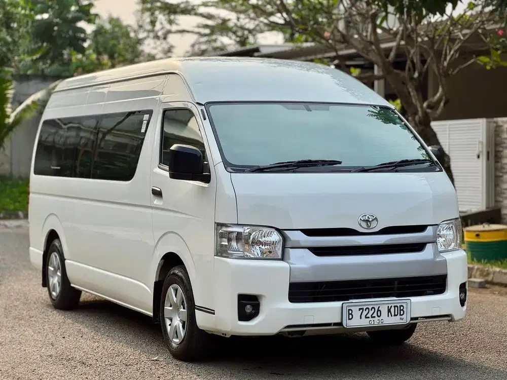 Hiace Commuter MT 2024 Putih