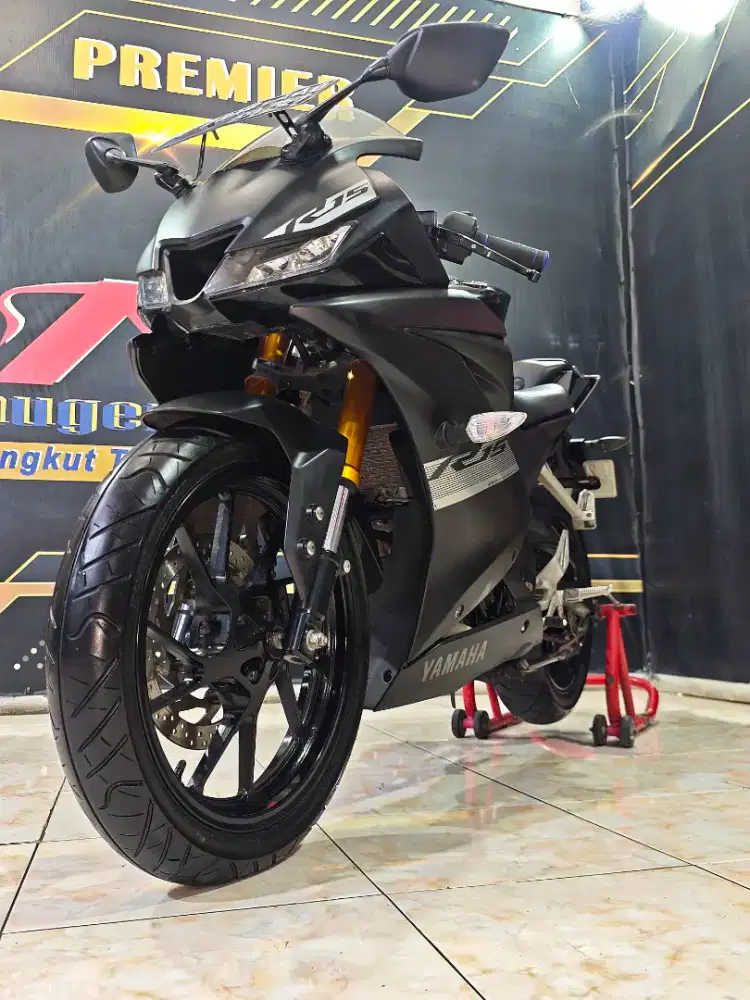 R15 V3 black matte km low reg.2022 super keren. Anugerah motor rungkut