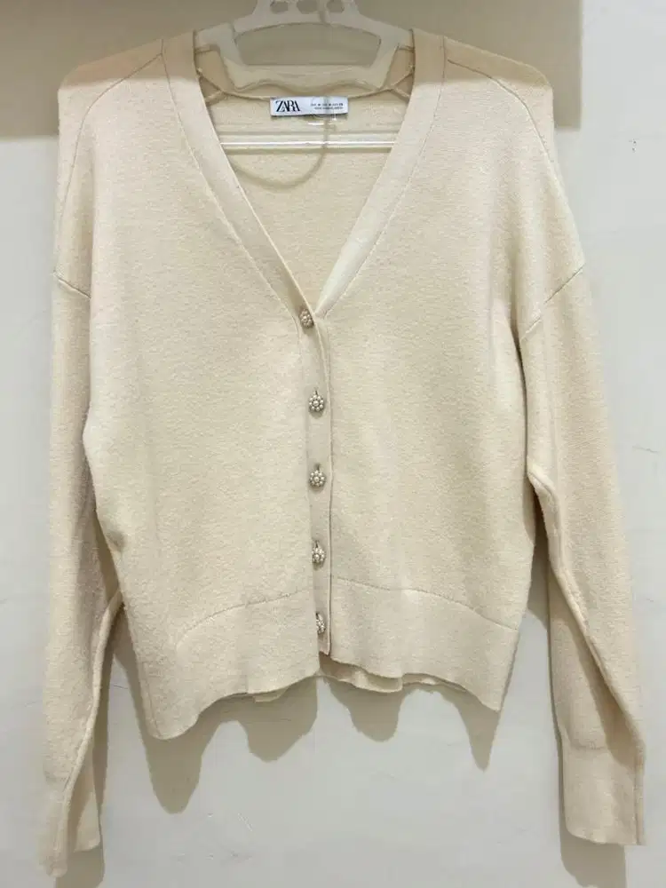 Switer by ZARA.