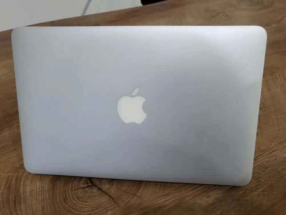 Macbook air 11inchi 2012