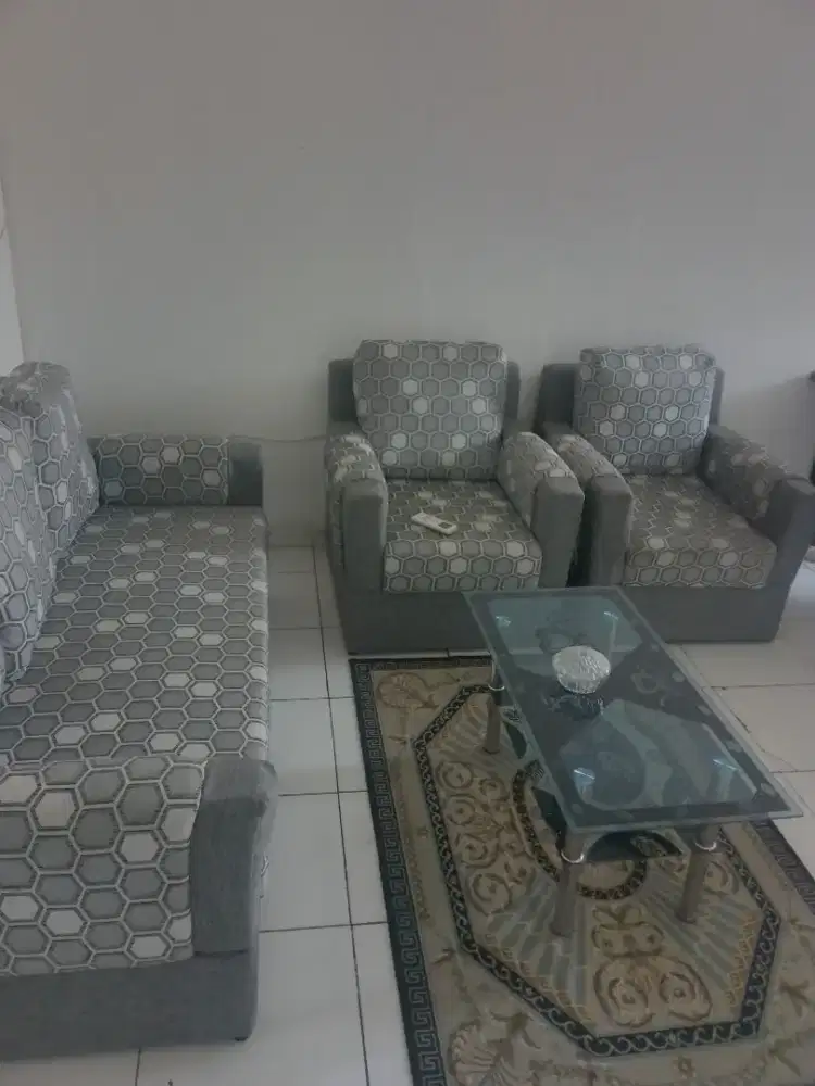 Sofa tamu ,nyaman empuk . kondisi masih sangat layak dan bagus