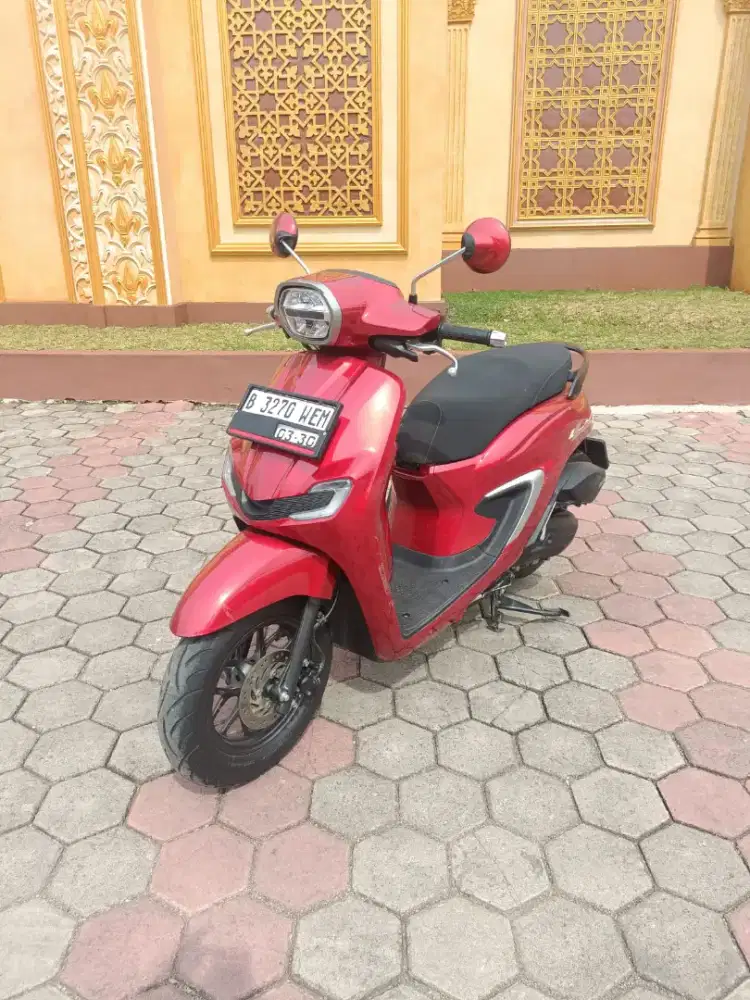 Honda stylo merah