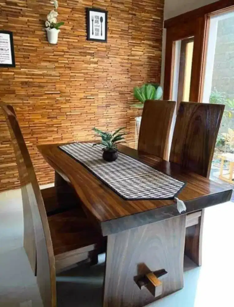 Meja makan trembesi