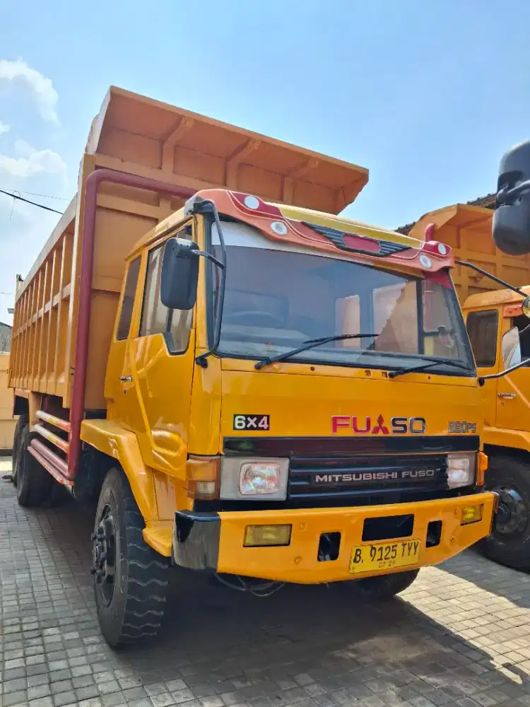Dump Truk Mitsubishi Fuso 220ps Fn 527 M2 6x4 2017