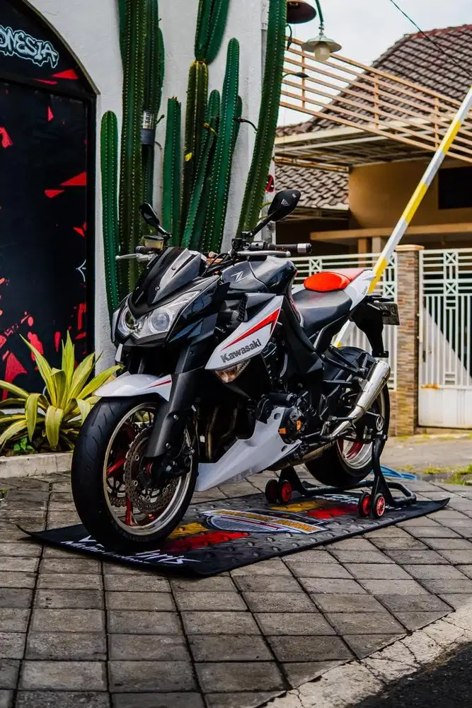 Kawasaki Z1000 SE 2013 Sugomi Z800 Z900 SE MT09 APRILIA TUONO