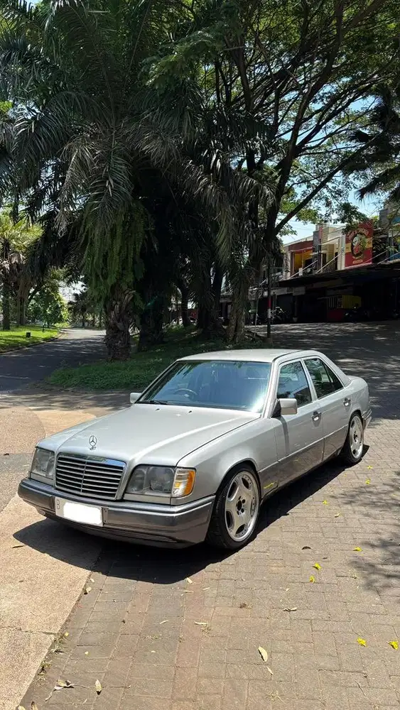 Mercedes Benz W124 E320 MT 1995