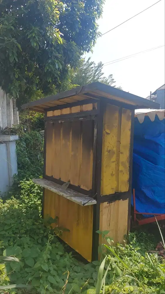 Booth Container
