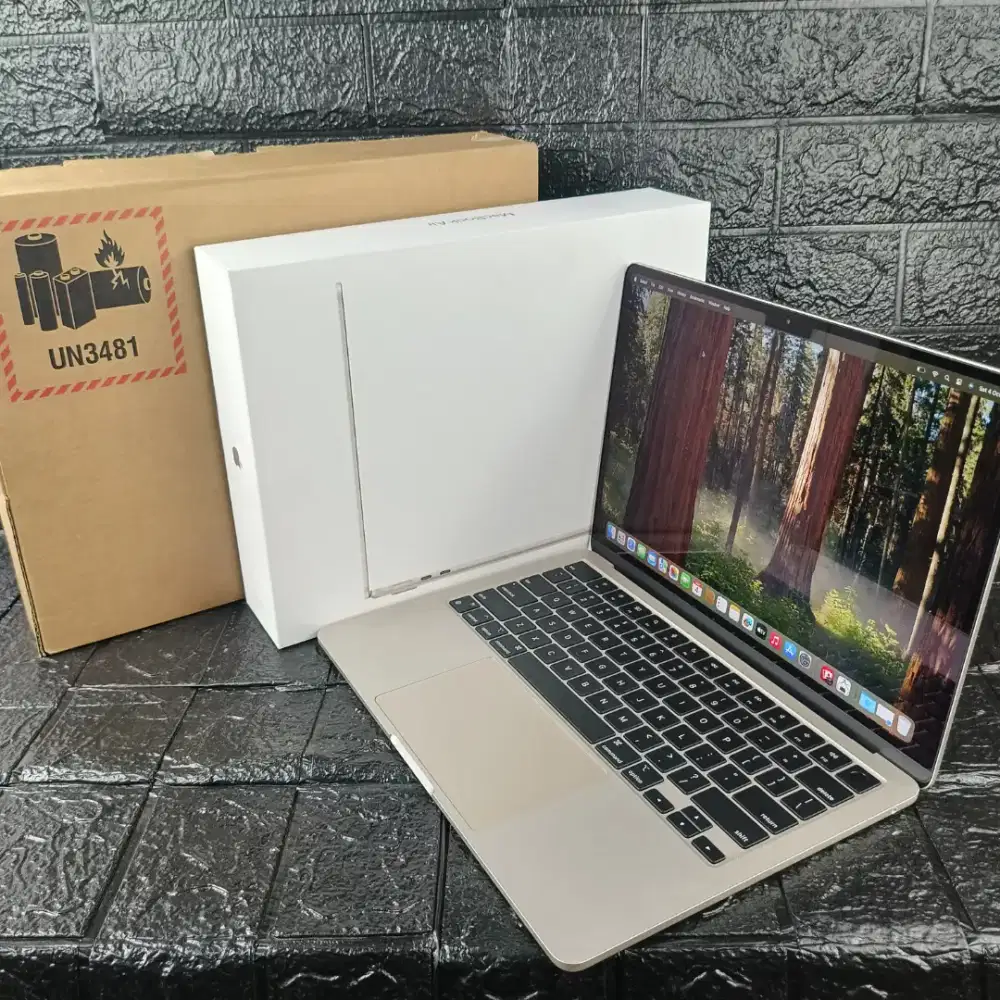 MACBOOK AIR M3 16/256 garansi on September 2026 mulus ex display iBox