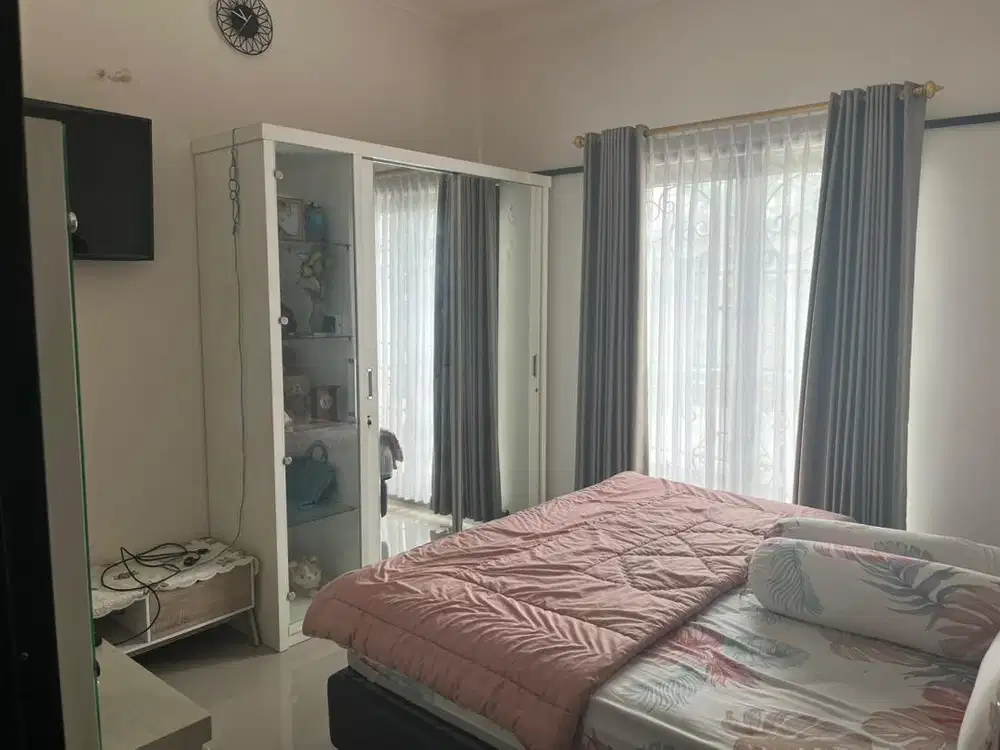 di jual rumah dua lantai sekitaran GDC