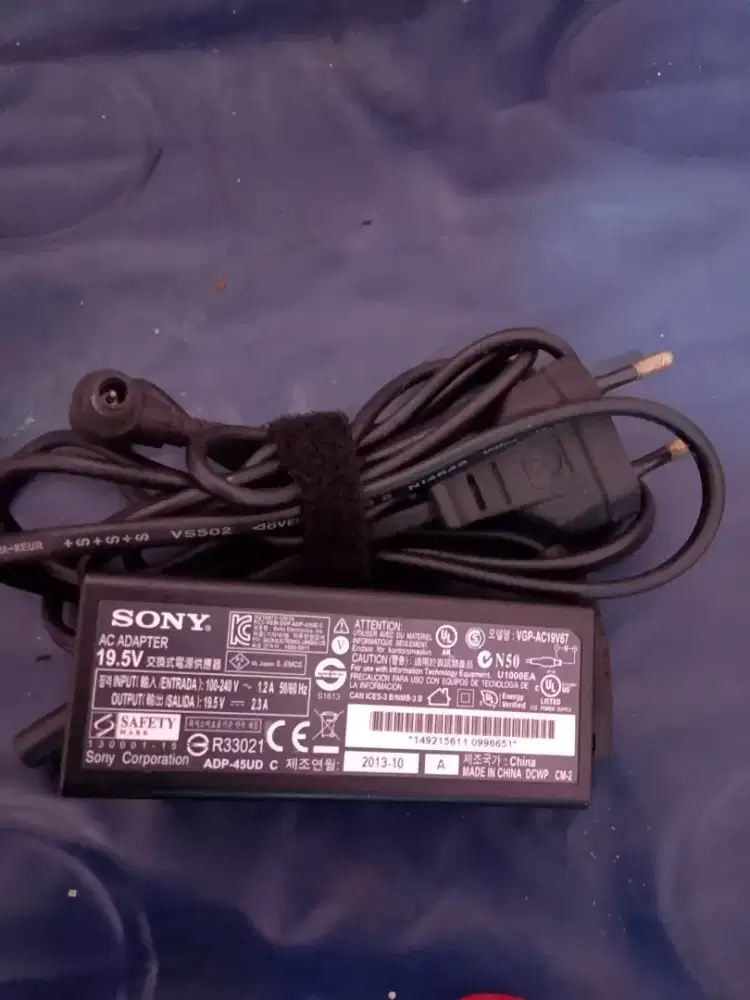 Dijual charger Ori SONY VIAO Rp. 120.000 nego.
