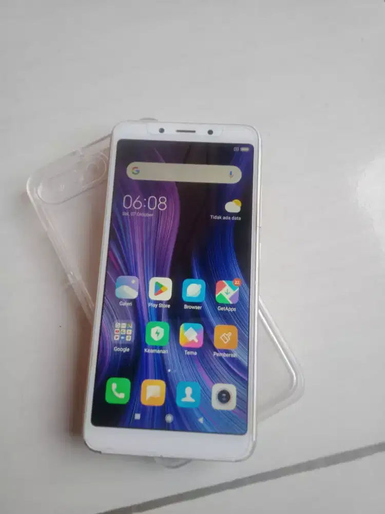 Redmi 6 ram 4/64 normal minus Bezel ada yg gompal ada di foto .