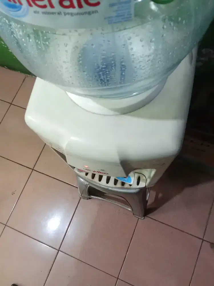 Dispencer bekas masih normal