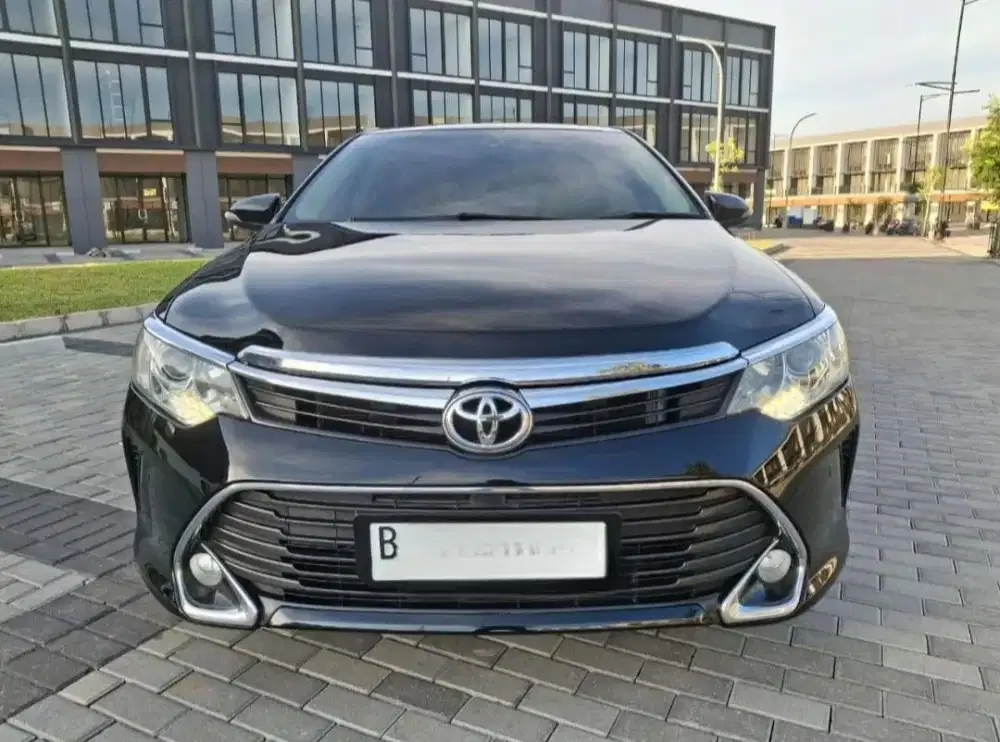 Toyota Camry 2.5 V AT 2017 Hitam - Sangat Terawat
