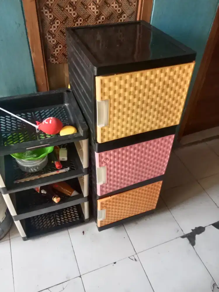 Lemari, rak, meja, akurium,