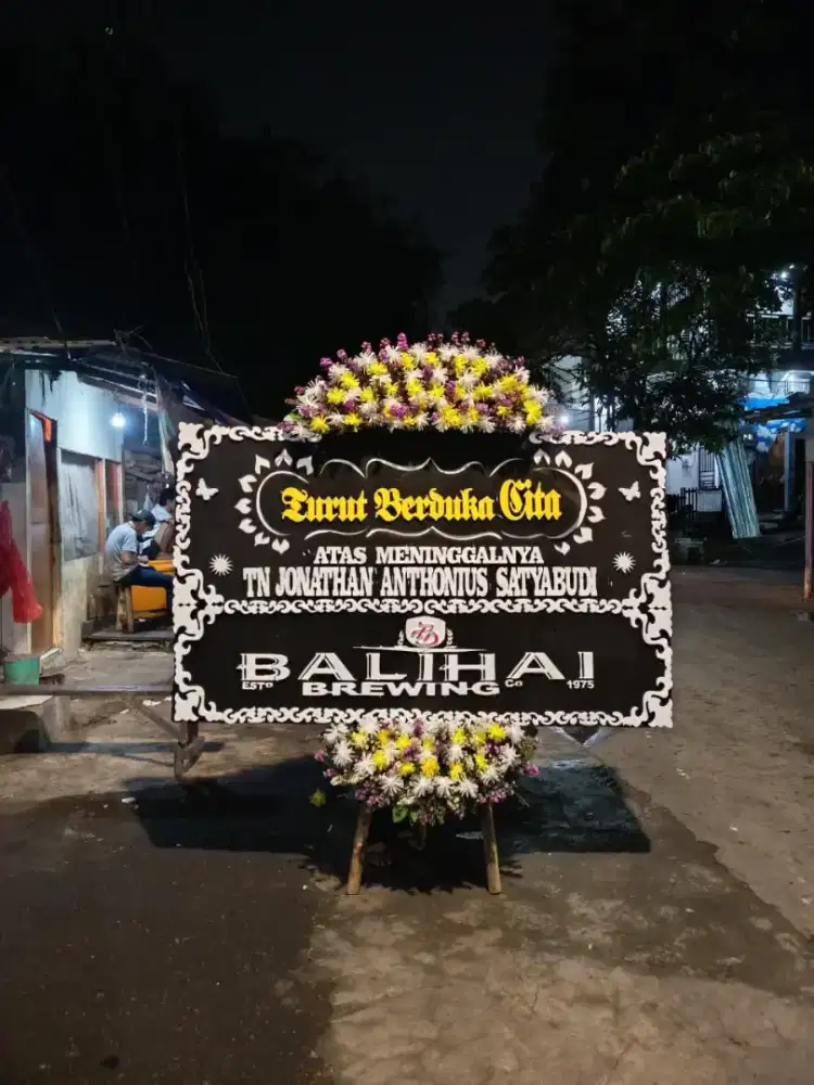 Karangan bunga papan turut berdukacita