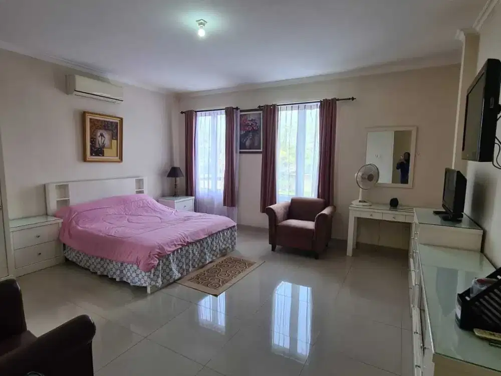 DISEWA RUMAH PREMIUM TAHUNAN 2 LANTAI FURNISHED BGH SENTUL CITY SSR535 A2