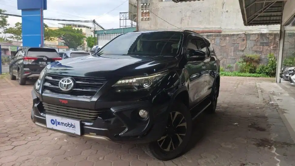 Toyota Fortuner  2.4 4x2 VRZ TRD Solar-AT 2018 Hitam