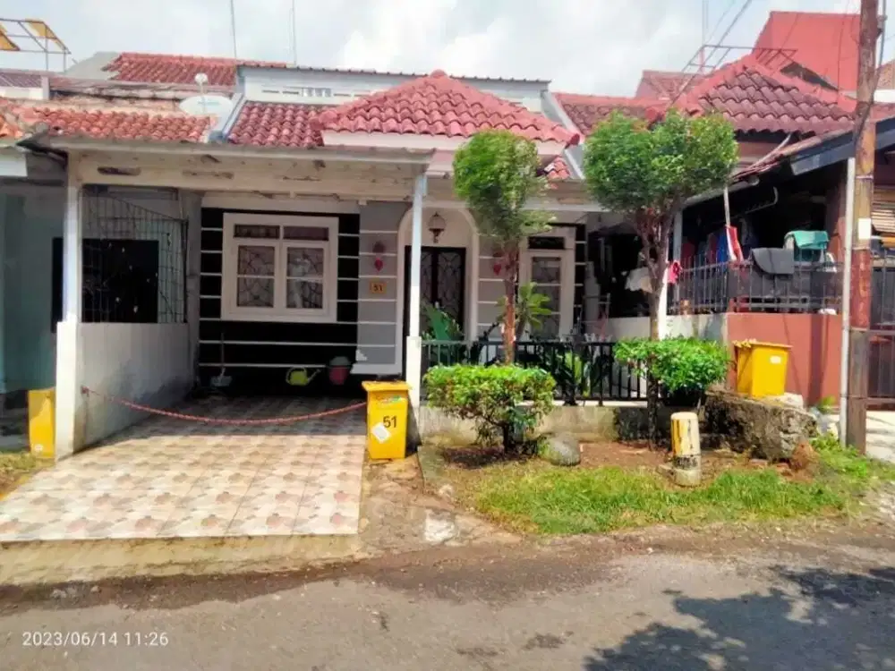 DISEWA RUMAH TAHUNAN 1,5 LANTAI FURNISH TAMPAK SIRING SENTUL CITY SSR534 A2