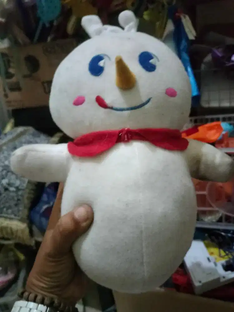 Boneka mixue sedang