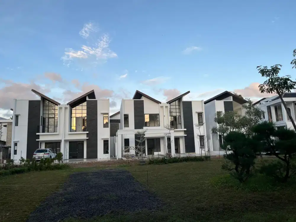 RUMAH MEWAH 2 LANTAI DEKAT KANTOR WALIKOTA