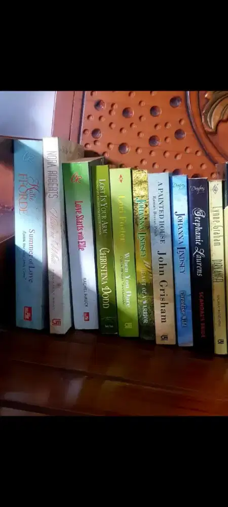 Novel fiksi bekas, bahasa Indonesia, edisi bersih² gudang