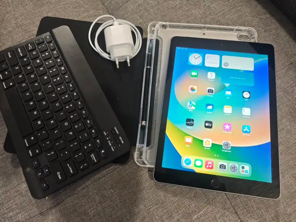 IPAD 5 32GB WIFI GOOD CONDITION