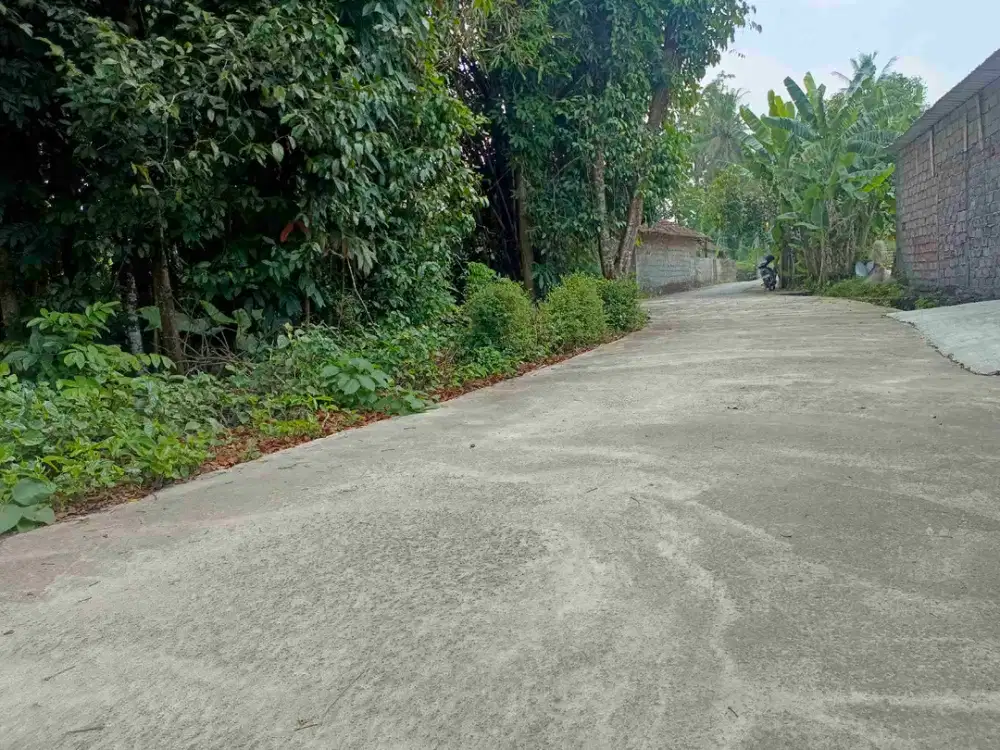 tanah  jalan kaliurang dekat kampus uii
