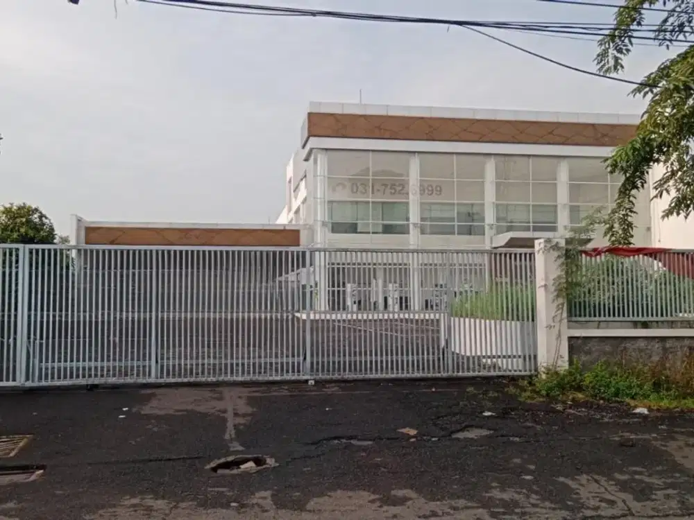 Cocok untuk Showroom, Tempat Usaha di Raya Lidah Kulon, Surabaya