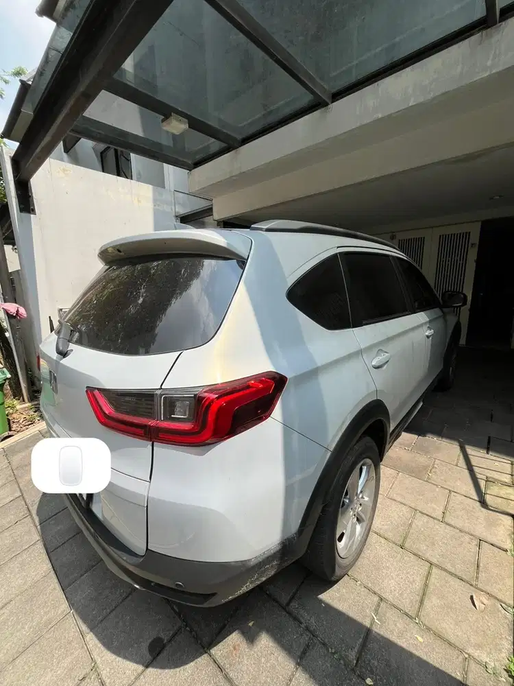 Honda BRV white silver