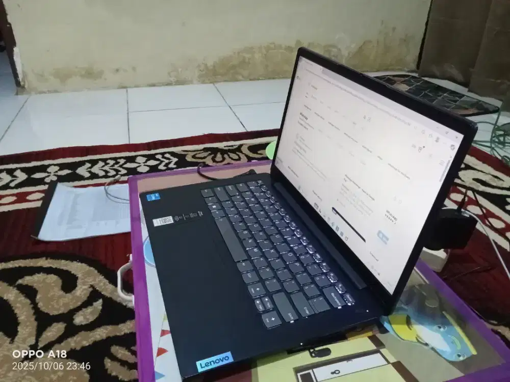 Di jual Laptop Lenovo tipe CORI i3 pemakaian baru.
