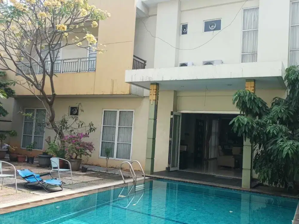 For Sale Rumah dgn fasilitas kolam renang di Perum Lingkar Asri Bekasi