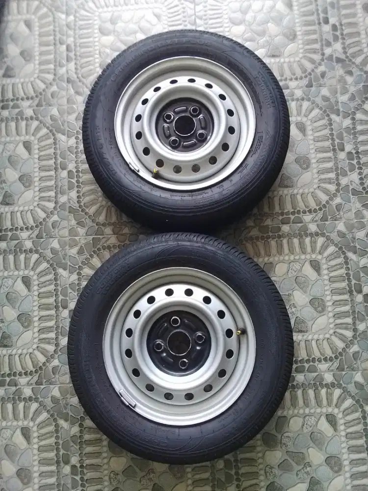 2 pasang ban n velg