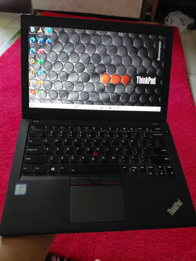 ThinkPad X270 i7 7600u/8/256 Backlight