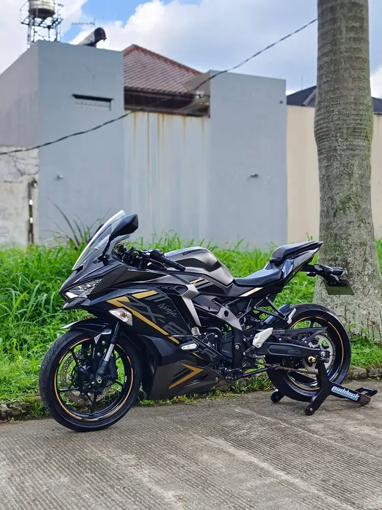 KAWASAKI ZX25R ABS QS GREY 2022 KM 4K PAJAK PANJANG SIAP GAS