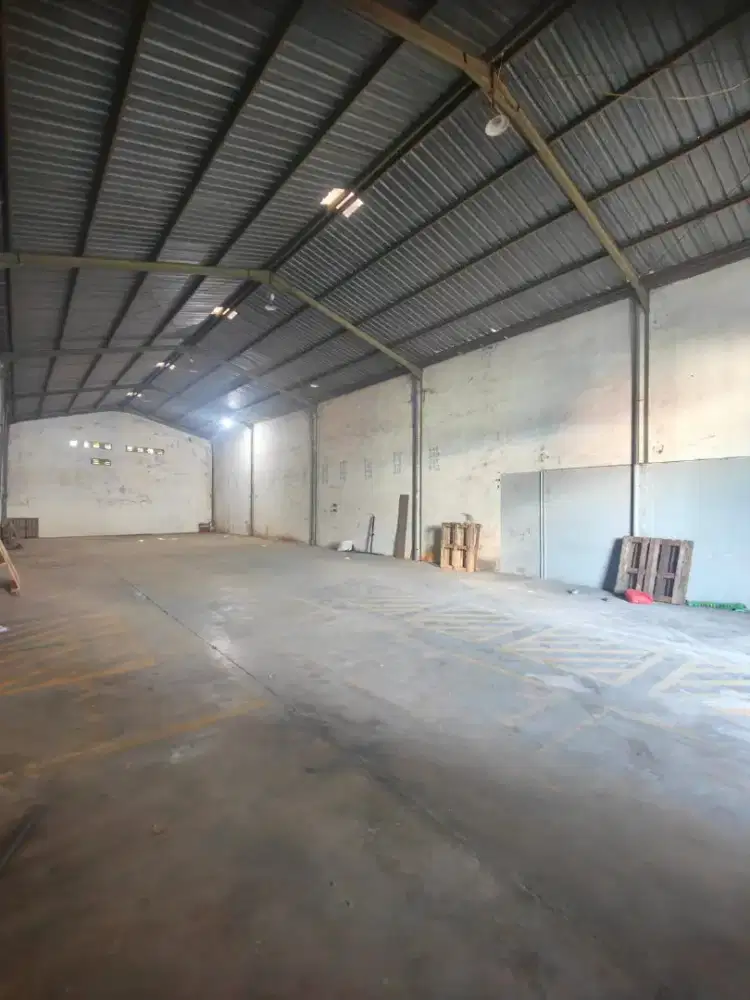 DiSewakan gudang margomulyo permai, banyak pilihan