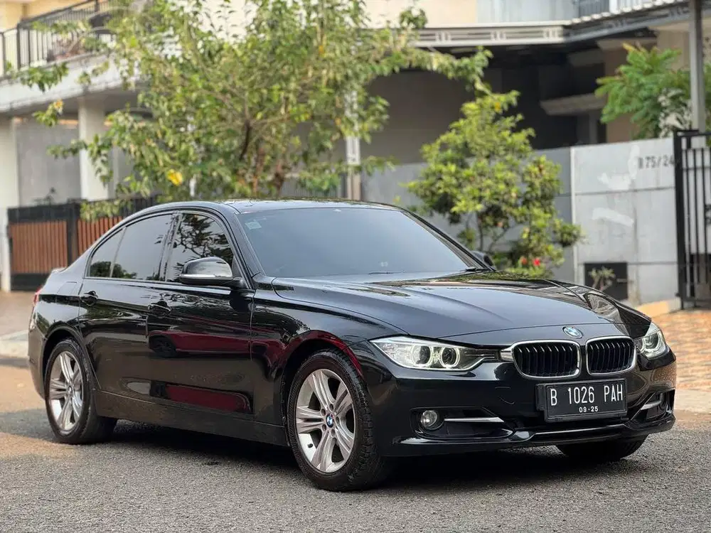 DP 5JT BMW 320I SPORT F30 AT 2015 PAJAK PANJANG