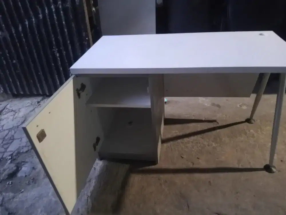 Meja kerja murah