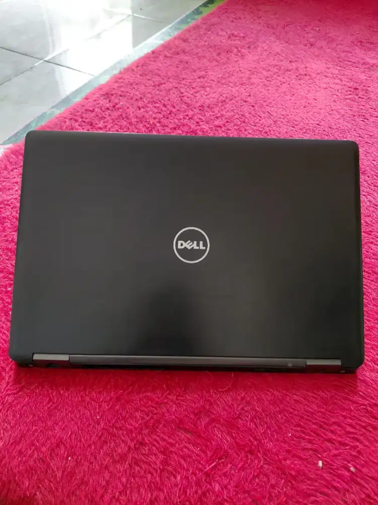 Dell 5580 i5 6300u/8/256Nvme FHD Backlight