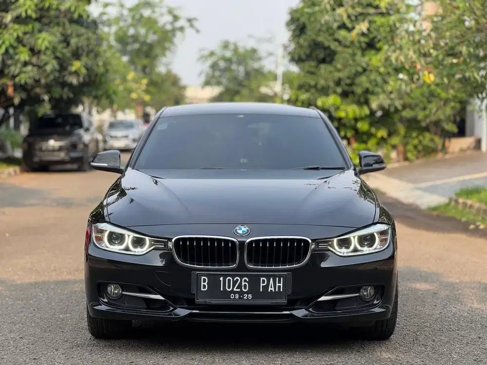 Termurah BMW 320i Sport F30 AT 2015 Hitam Metalik