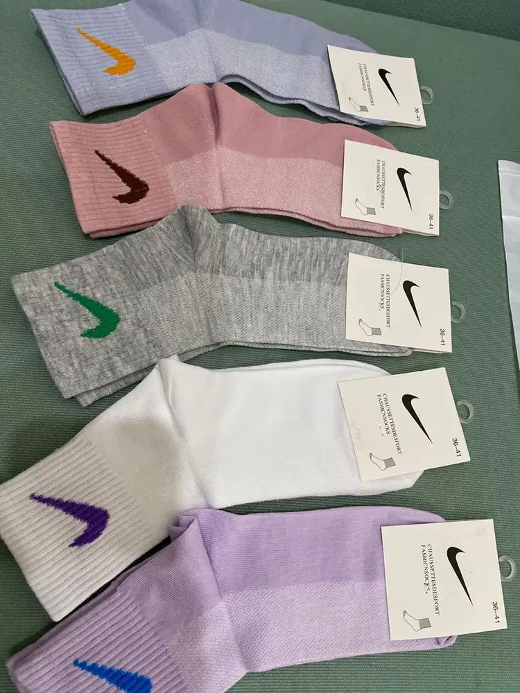 Kaos kaki nike baru