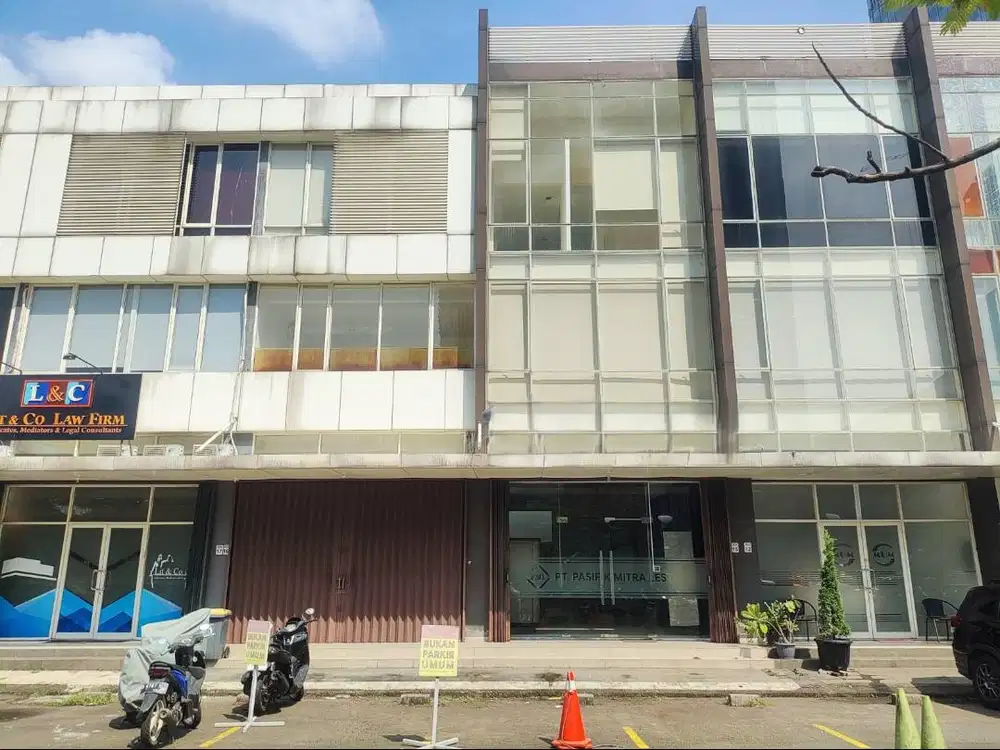 Ruko 3 Lantai Siap Huni Bagus Strategis di Tangerang